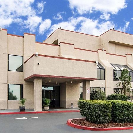San Bernandino Inn & Suites San Bernardino Esterno foto
