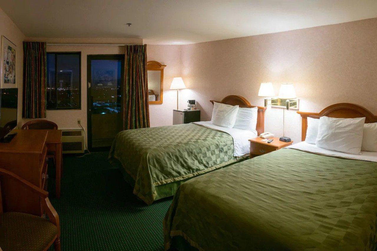 San Bernandino Inn & Suites San Bernardino Esterno foto