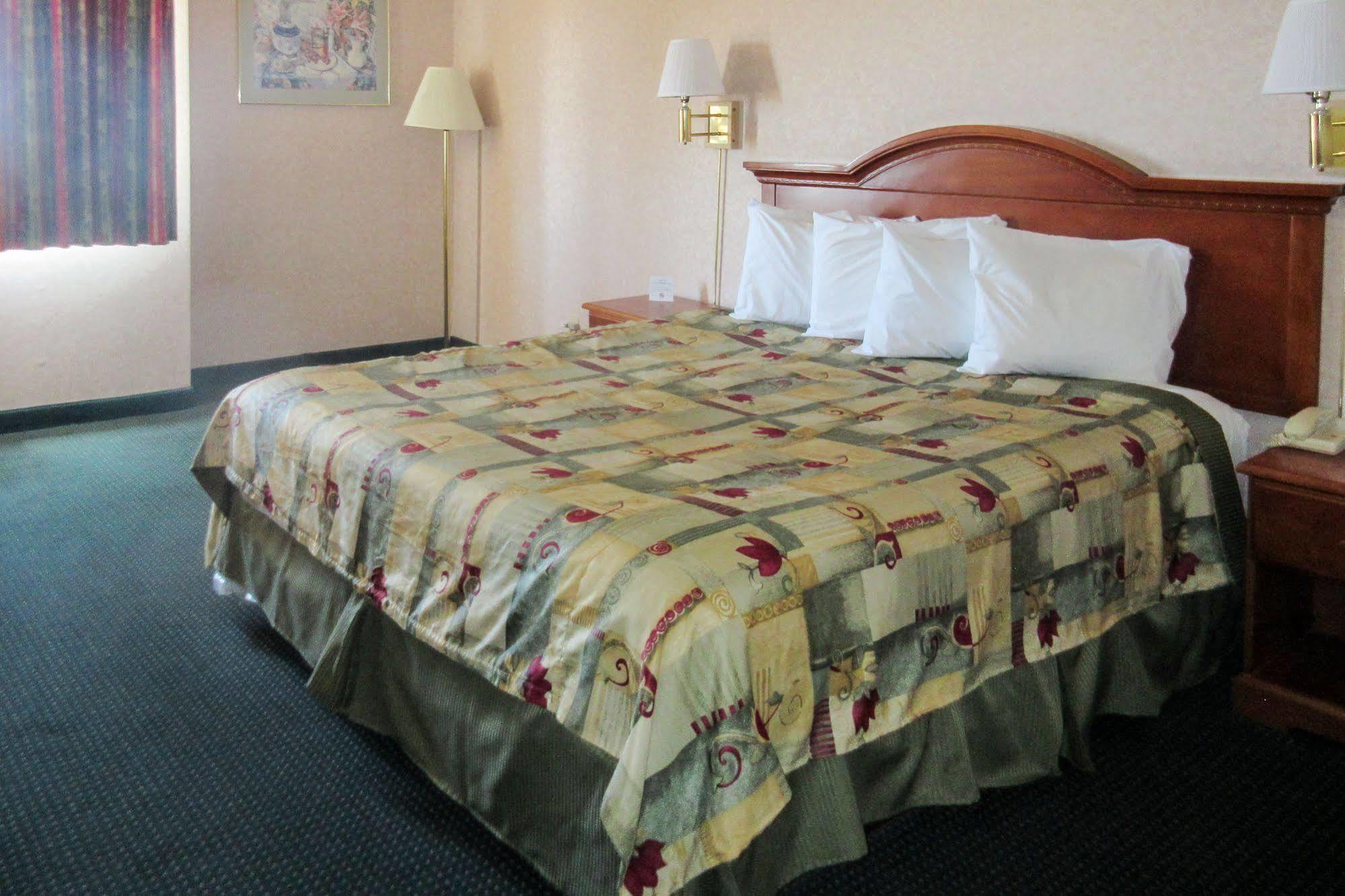 San Bernandino Inn & Suites San Bernardino Esterno foto