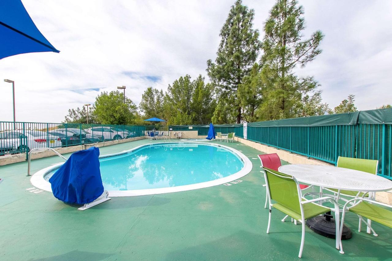 San Bernandino Inn & Suites San Bernardino Esterno foto