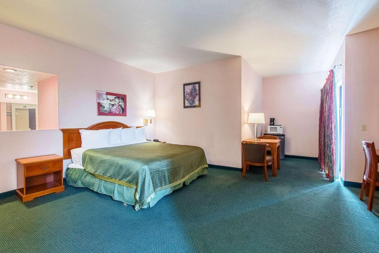 San Bernandino Inn & Suites San Bernardino Esterno foto