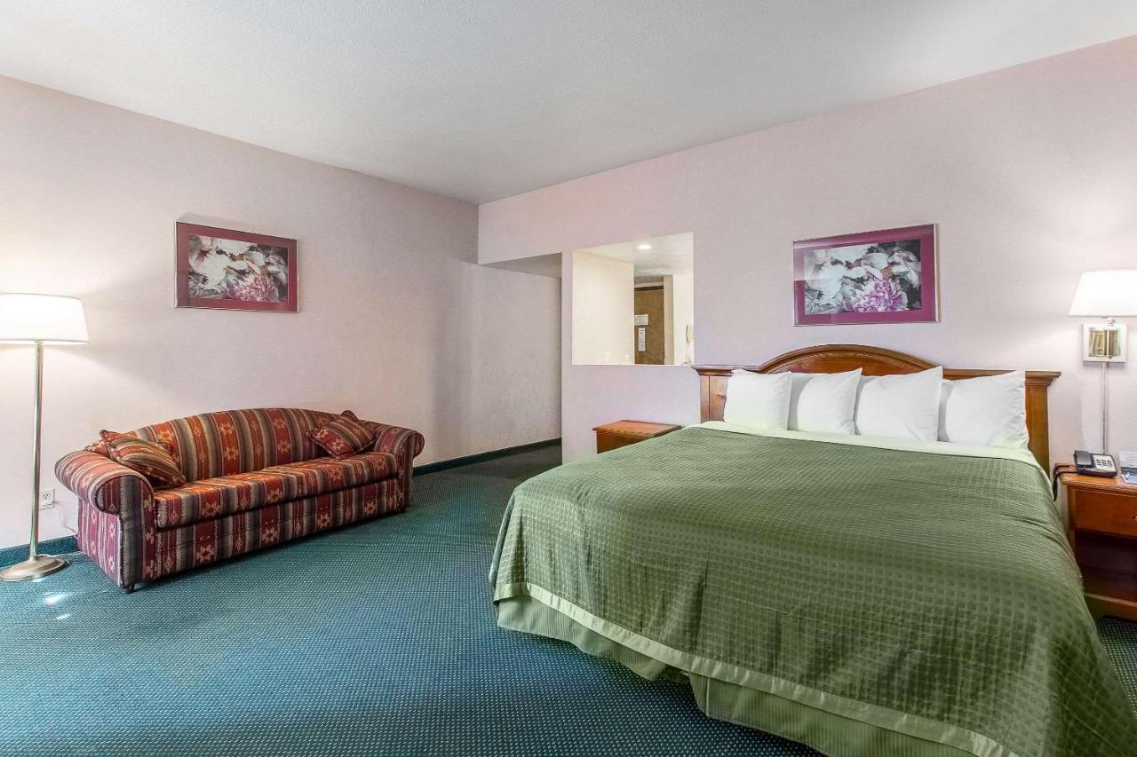 San Bernandino Inn & Suites San Bernardino Esterno foto